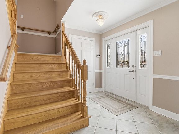 3rd image of 147 Flagstone Dr