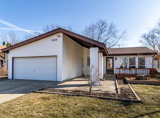 1325 Appletree Ln, Aurora, IL