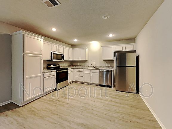 2nd image of 309 NW Woodbury Dr