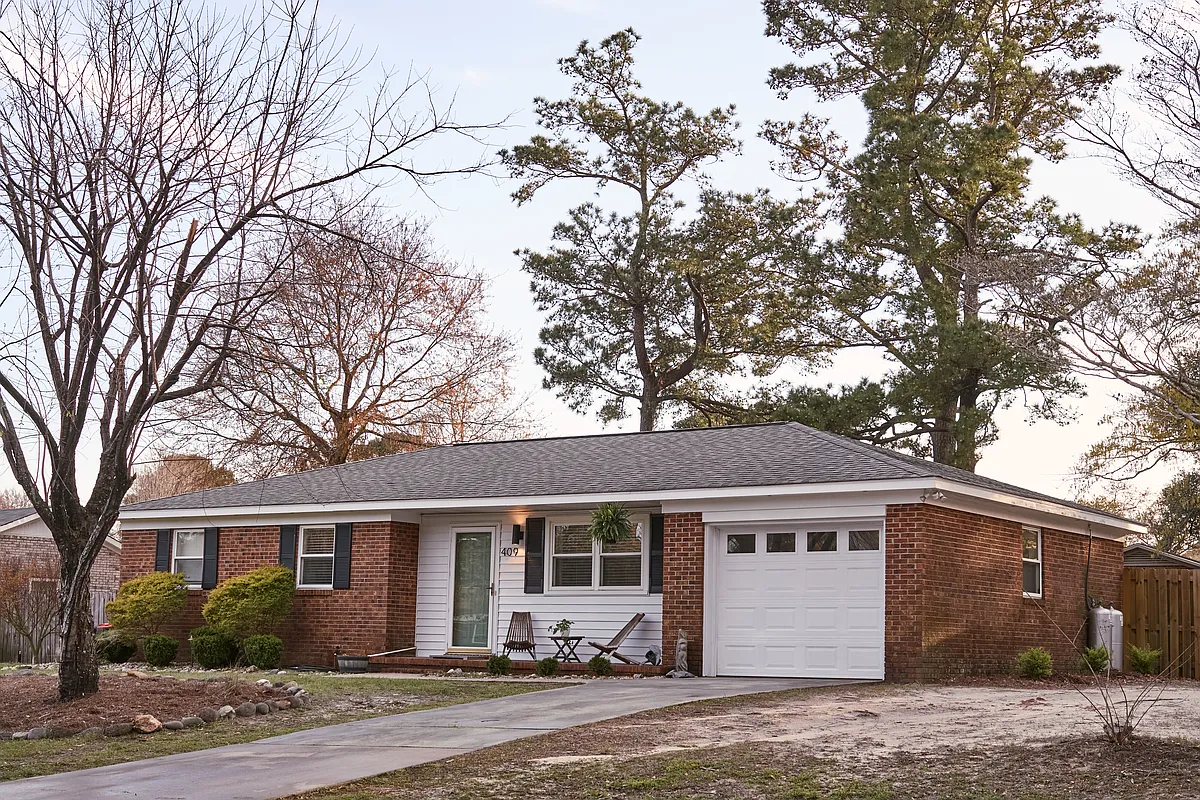 Building Photo - 409 Rheims Way