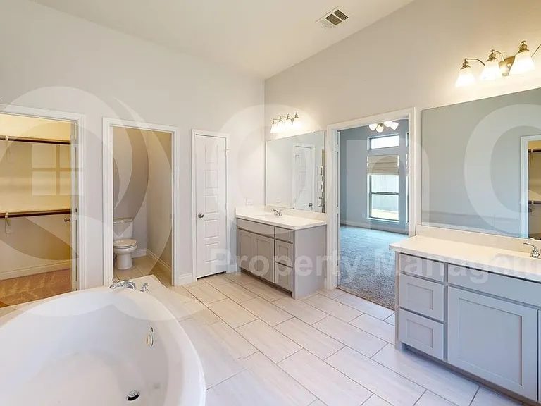 2401 Robin Way — Photo 21