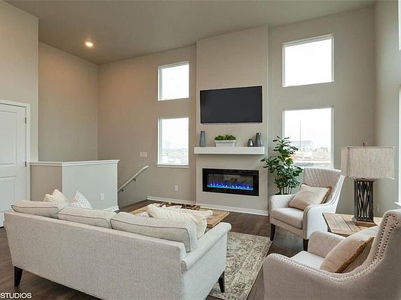 4th image of 375 NE Mink Dr