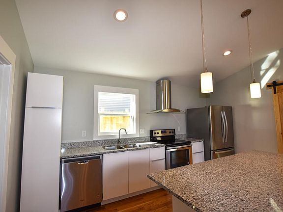 Stainless/Granite Kitchen