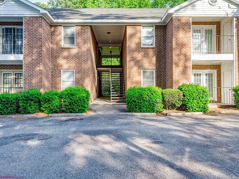 403 Wormwood Ln #H — Photo 4