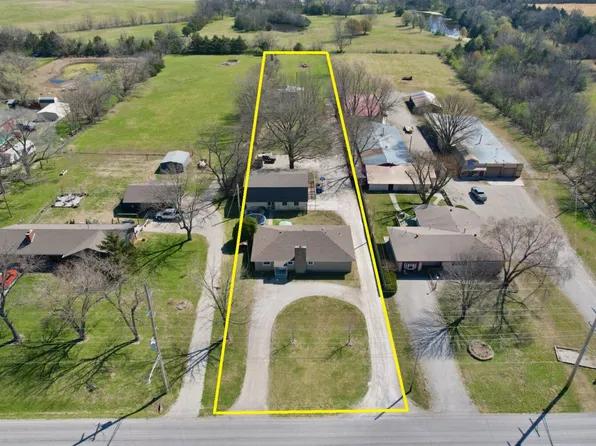 1602 S Plummer Ave, Chanute, KS 66720