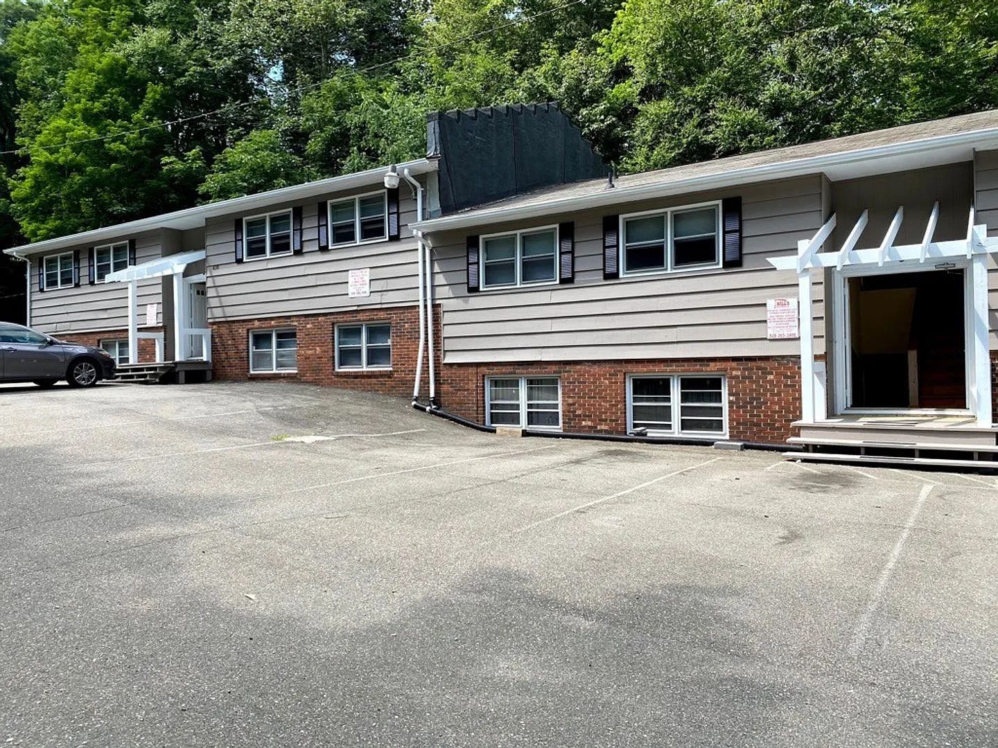 Laurel Brook — Photo 1
