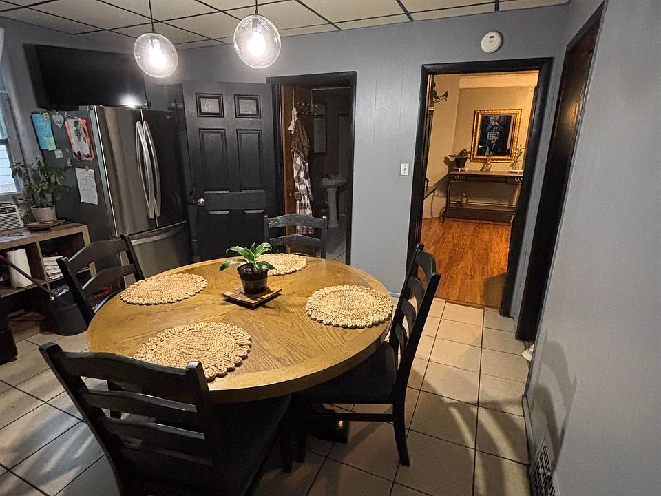 43rd image of 2423 W Garden St