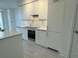 30 Elm Dr W #3910, Mississauga, ON L5B 0N6