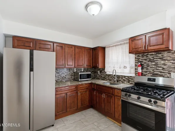 8 Van Nostrand Avenue, Jersey City, NJ 07305
