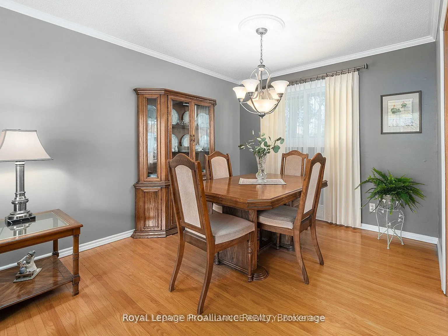 4 bed, $2,800 — Photo 4