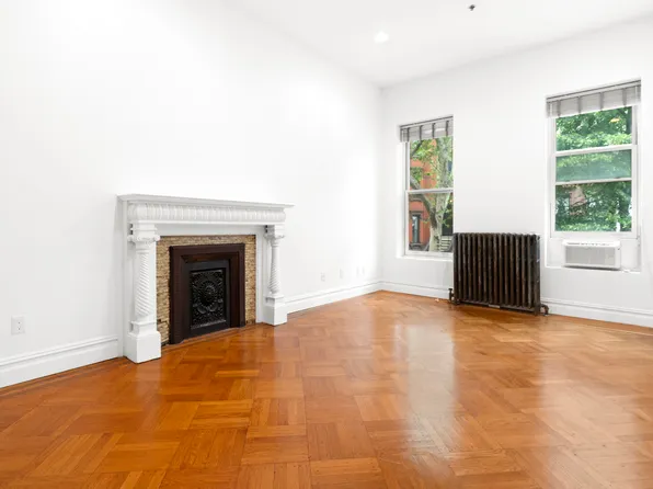 143 Kent Street image 1 of 6