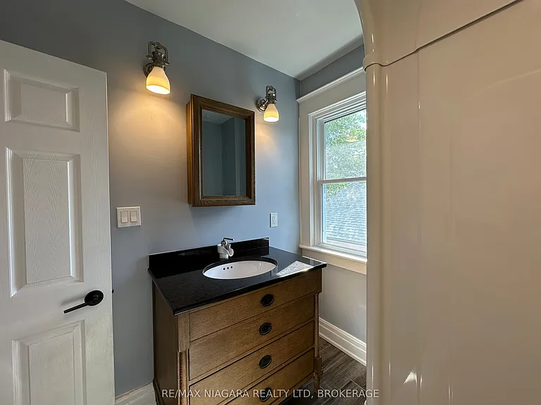 27 Water St #B — Photo 17