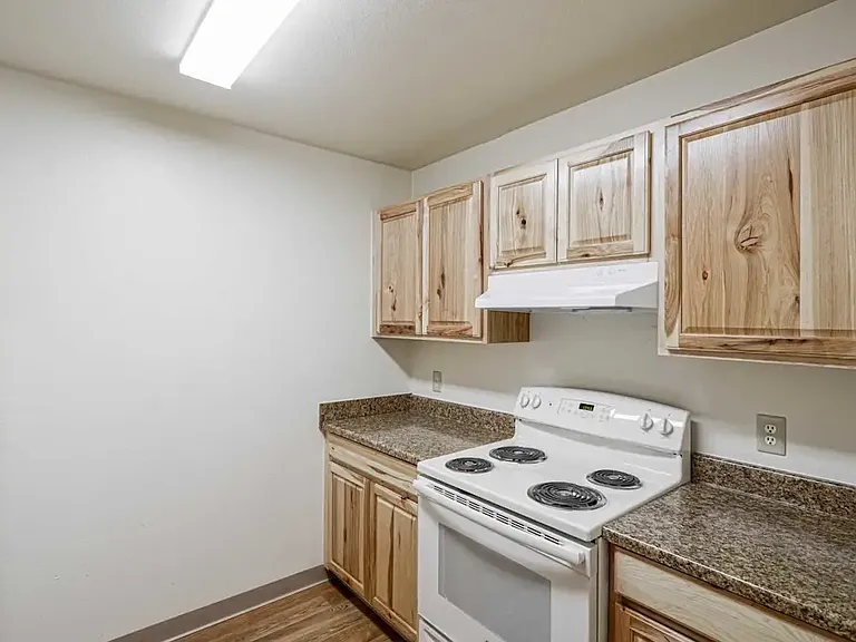 Pine Creek Apartments — Photo 1