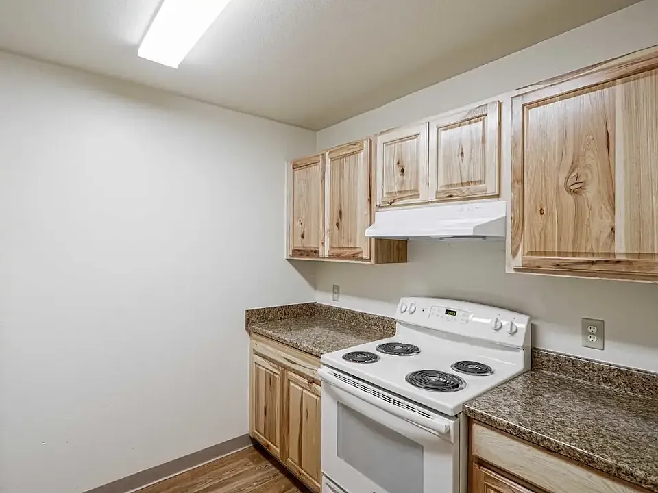 Pine Creek Apartments