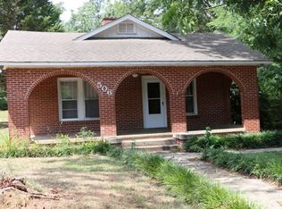 506 S Cherry St, Seneca, SC 29678