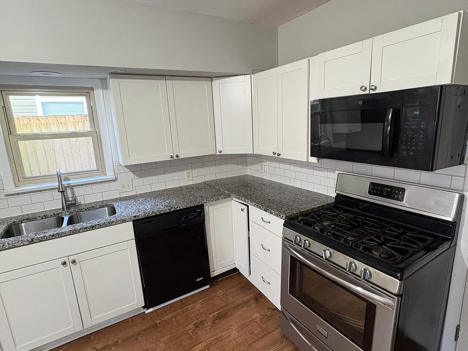 2 bed, 800 sqft, $1,575 — Photo 2