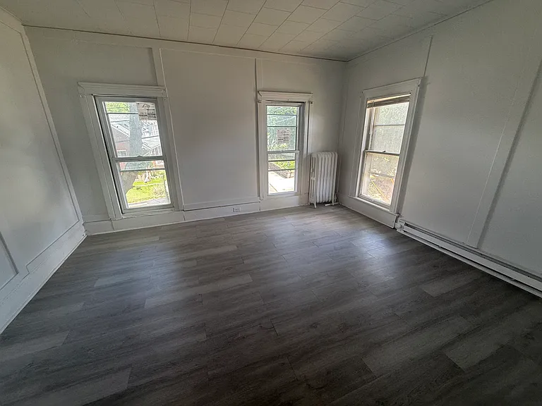 143 William St — Photo 12