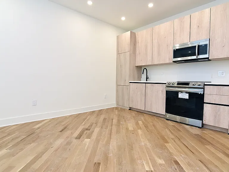 423 Tompkins Ave #1F — Photo 6