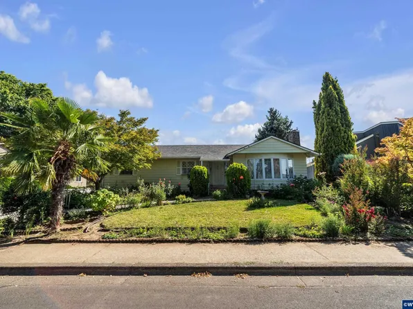 670 Smith Dr, Woodburn, OR 97071