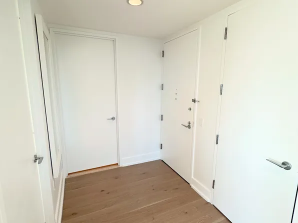 350 West 42nd Street image 13 of 33