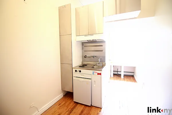 Rented by Link NY Realty | media 3