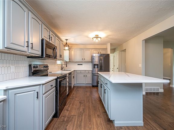 5th image of 1768 Celeste Cir