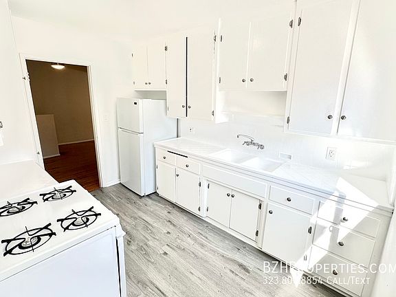 4th image of 8151 Fountain Ave #14