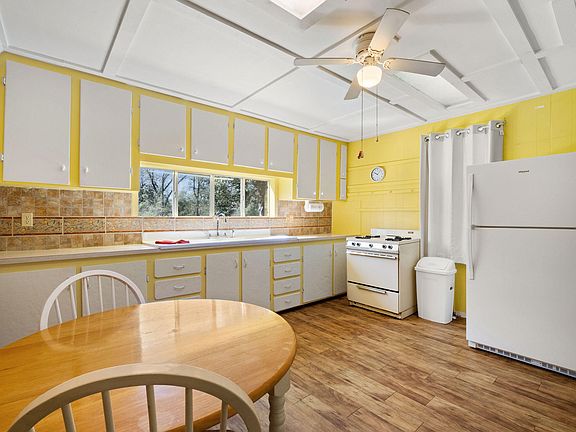 4th image of 353 Bourne Rd