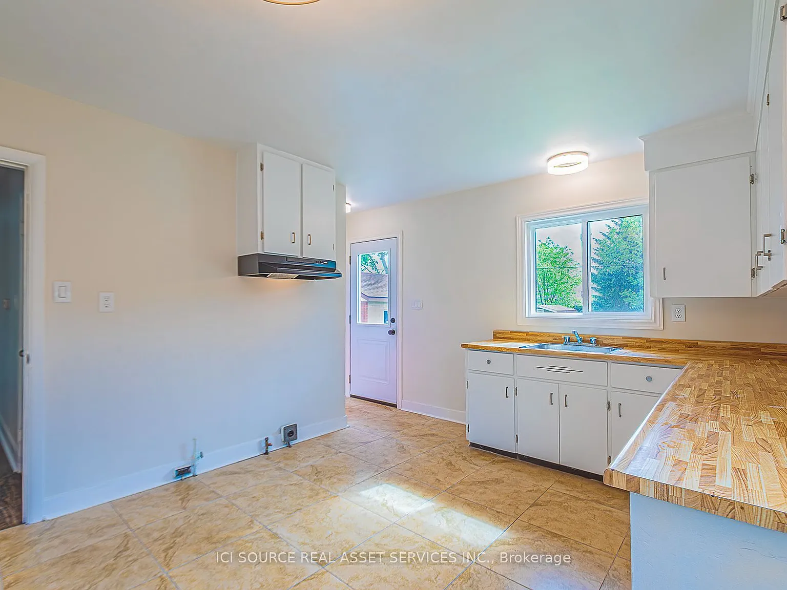 3 bed, $2,395 — Photo 4