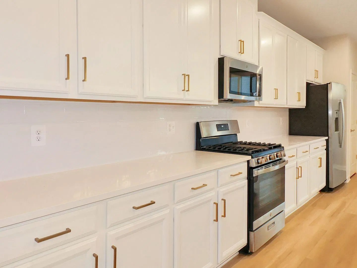 3 bed, 4.0 bath, 2090 sqft, $2,800 — Photo 3
