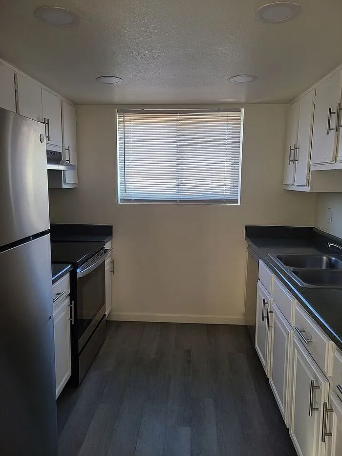 2 bed, 1.0 bath, 780 sqft, $1,250 — Photo 2