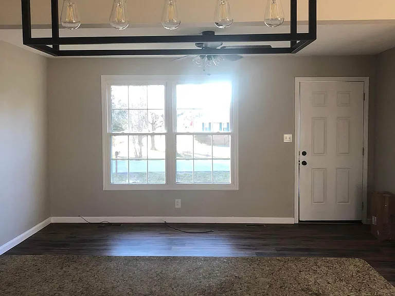 567 Cynthia Dr — Photo 6