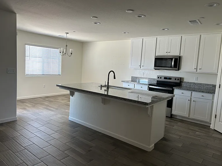 2146 W Escher Dr — Photo 4