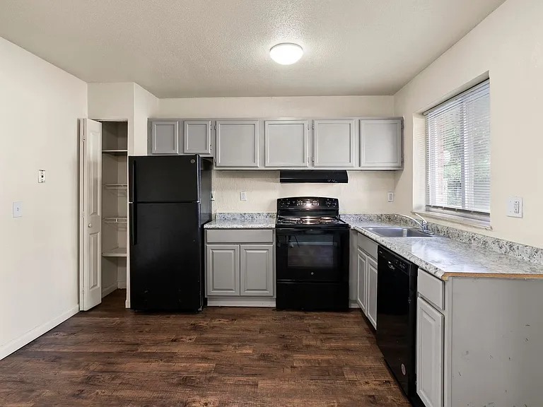 Westport Crossing Apartments — Photo 112