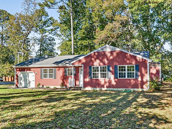 3rd image of 33371 Holly Ln