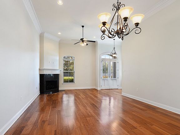 3rd image of 14725 Villa Court Dr