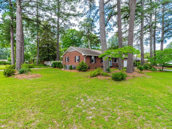 308 Dixie Dr, Selma, NC 27576