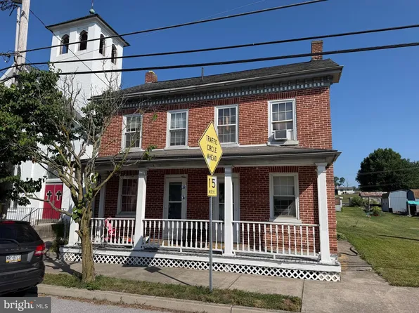 8 York St, Spring Grove, PA 17362