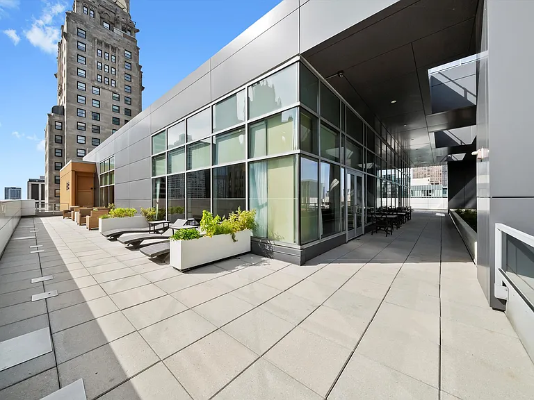160 E Illinois St #2101 — Photo 16