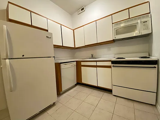 Rented by Corcoran | media 14