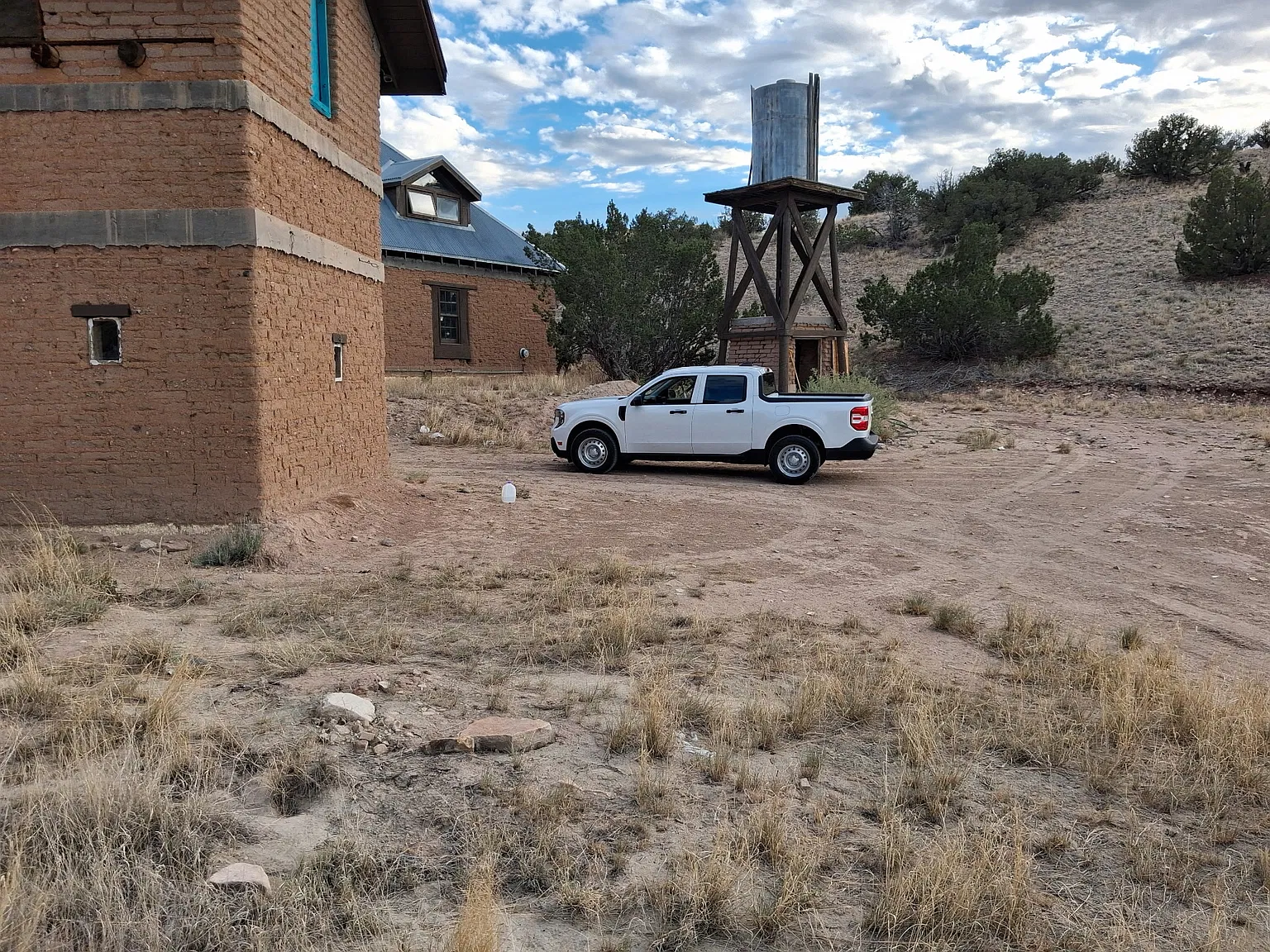 4 bed, 4000 sqft, $900 — Photo 2