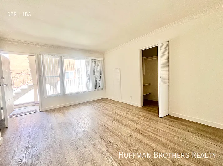 5059 W 20th St #10 — Photo 2
