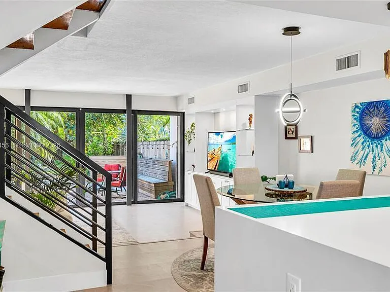 7018 SW 53rd Ln — Photo 12