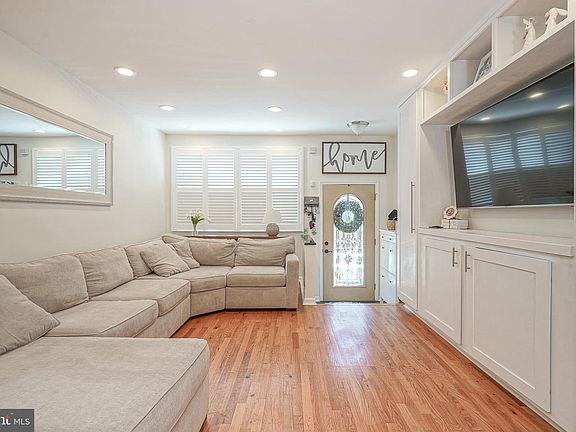4th image of 2834 S Camac St