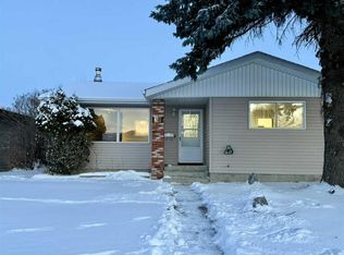 33 W Greenview Close N, Lethbridge, AB T1H4K8