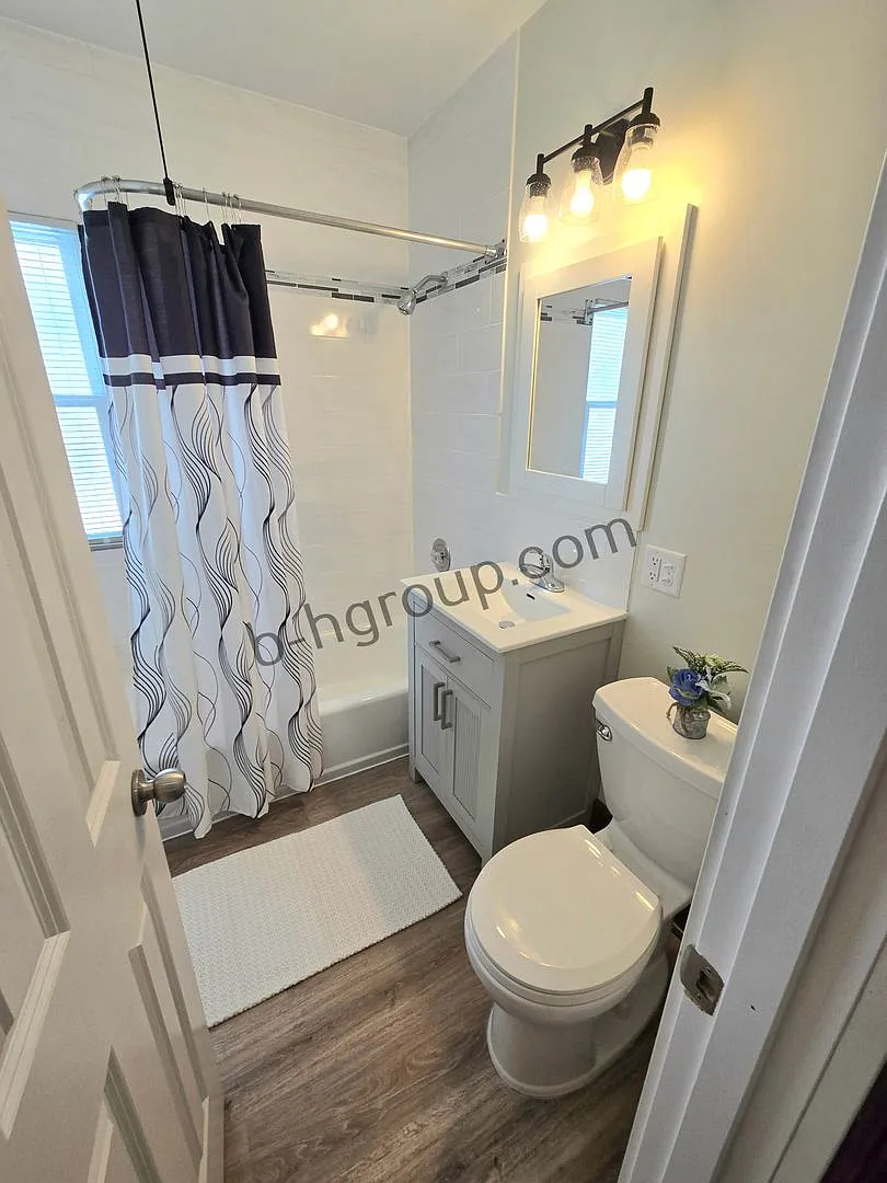 4400 19th Ave — Photo 3