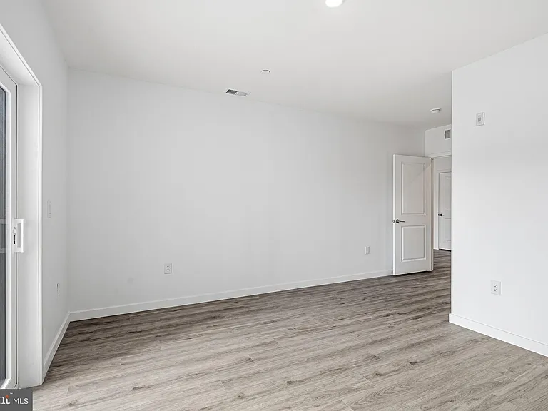 915 N Broad St #17-413 — Photo 11
