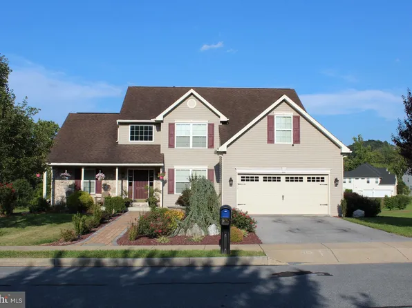 2 Jennifer Ct, Sinking Spring, PA 19608