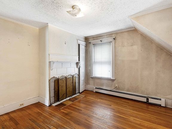 3rd image of 54-56 Dell Ave