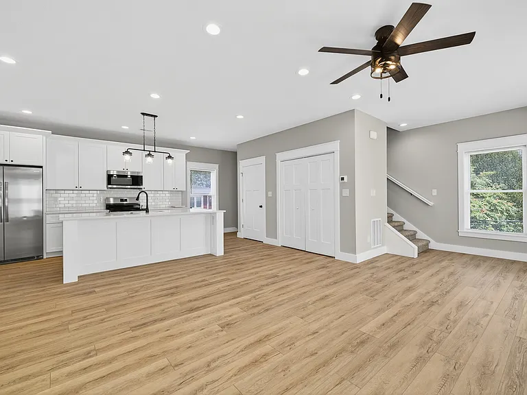 1204 N College Ave — Photo 4